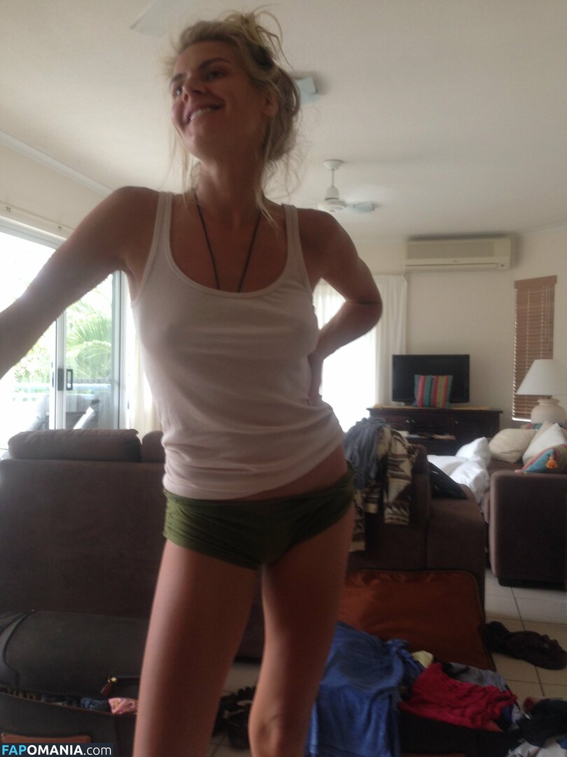 Eliza Coupe Naken Läckta Foto #3