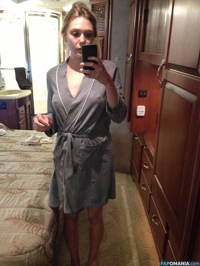 Elizabeth Olsen Naken Läckta Foto #3