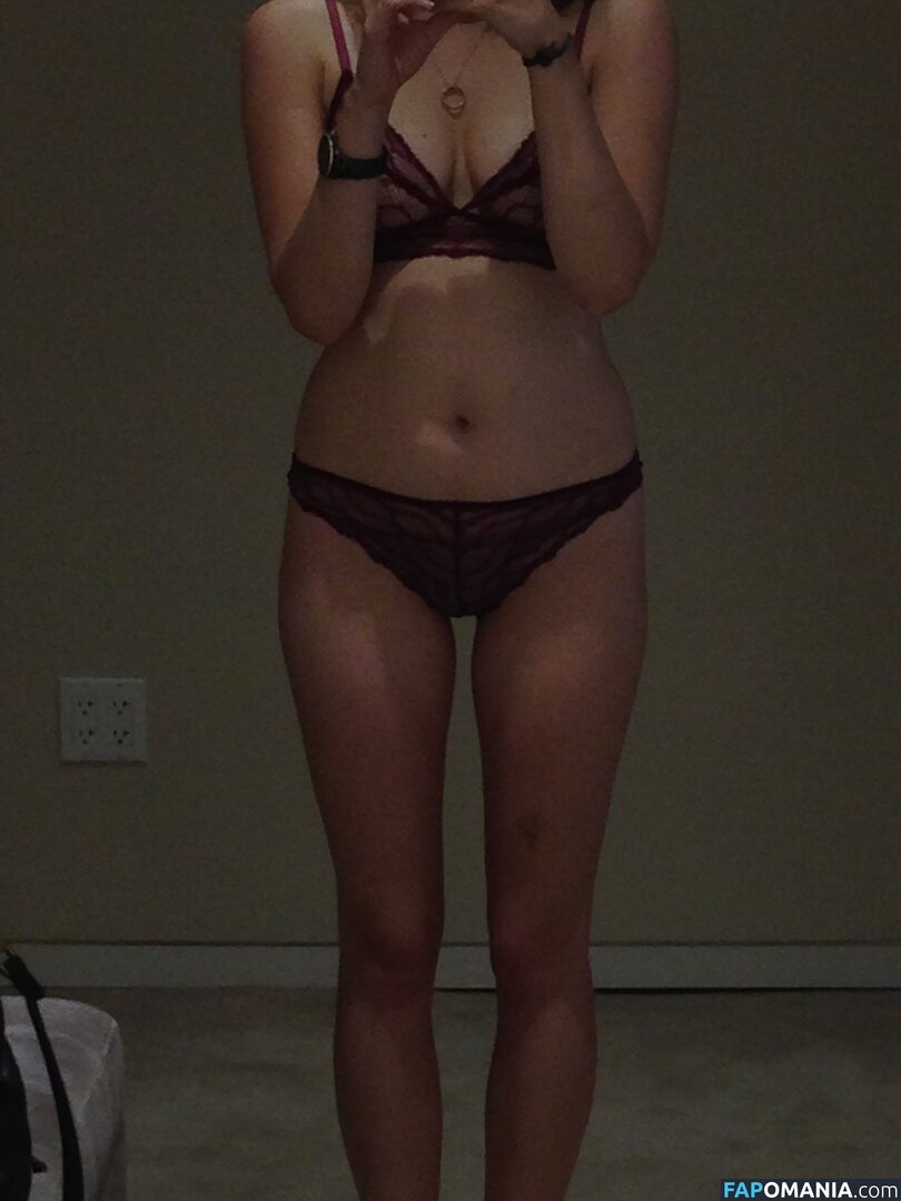 Elizabeth Olsen Naken Läckta Foto #12