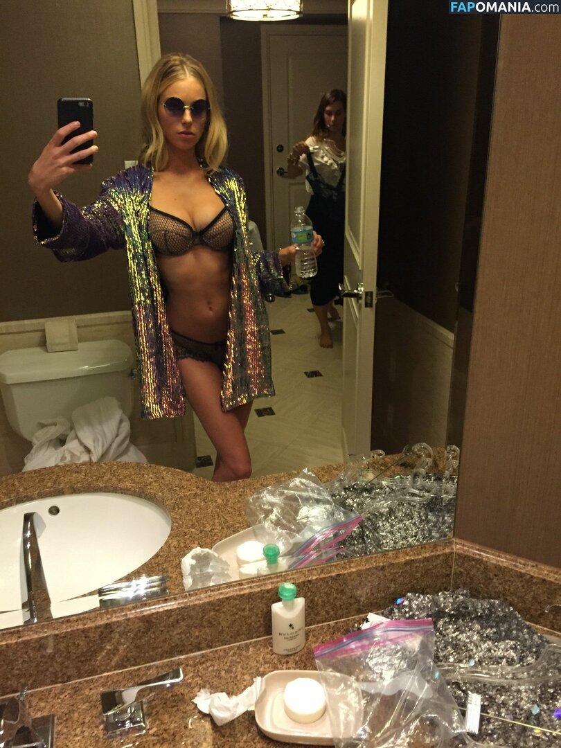 Elizabeth Turner Naken Läckta Foto #30