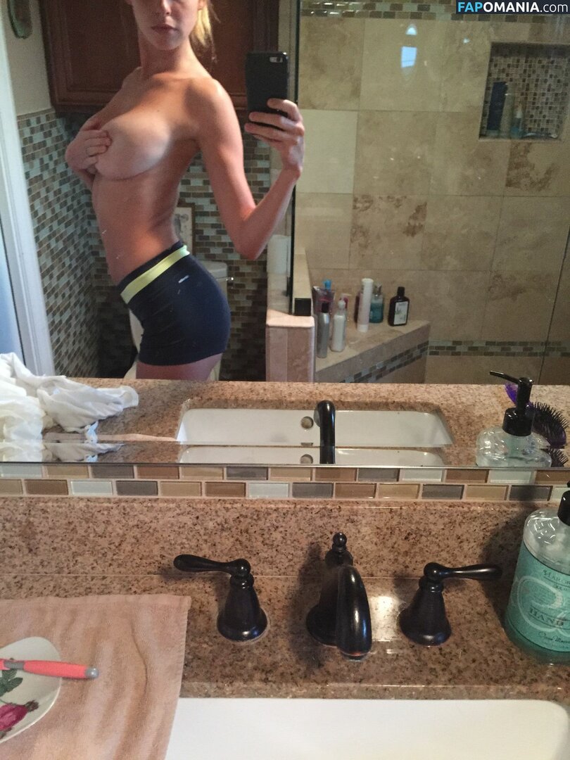 Elizabeth Turner Naken Läckta Foto #50