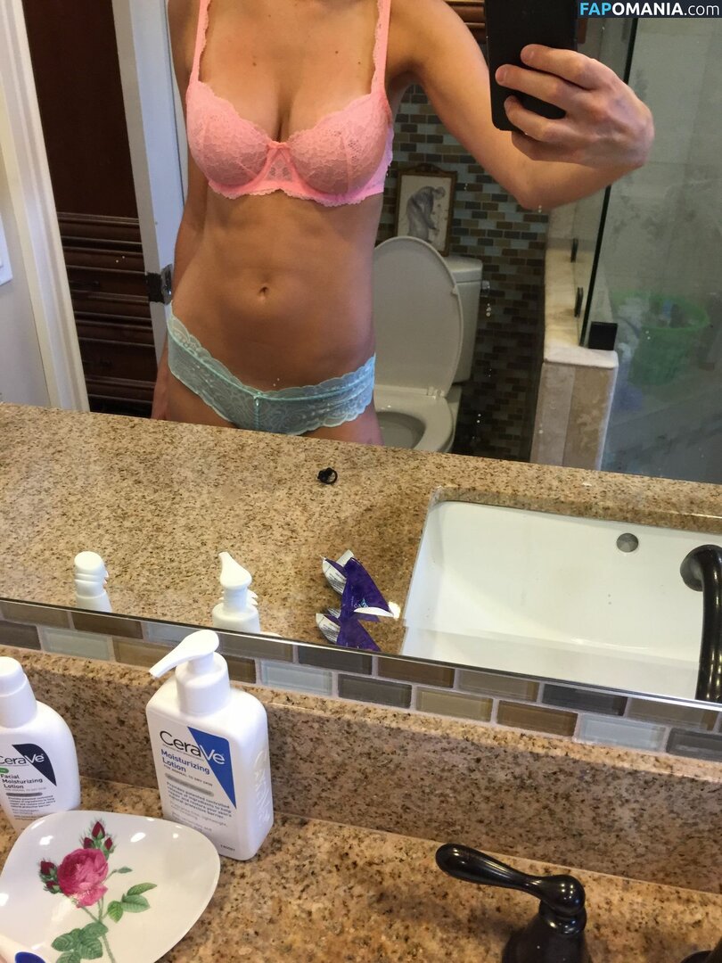 Elizabeth Turner Naken Läckta Foto #59