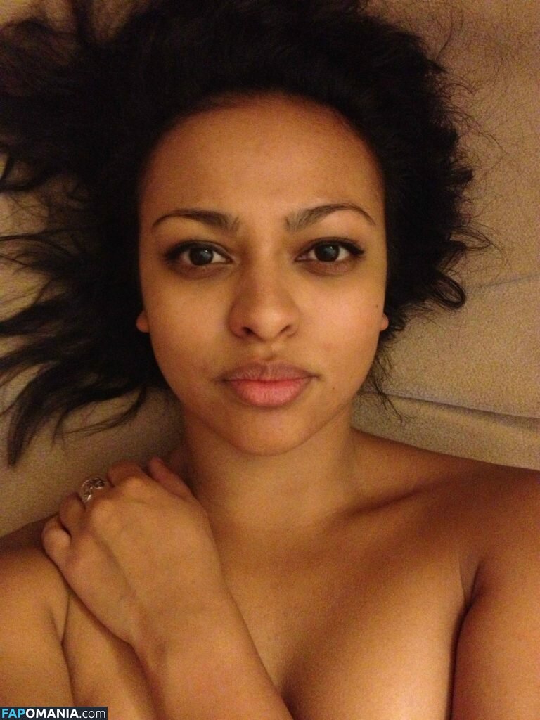 Ellenore Scott Naken Läckta Foto #1