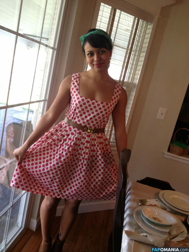 Ellenore Scott Naken Läckta Foto #5