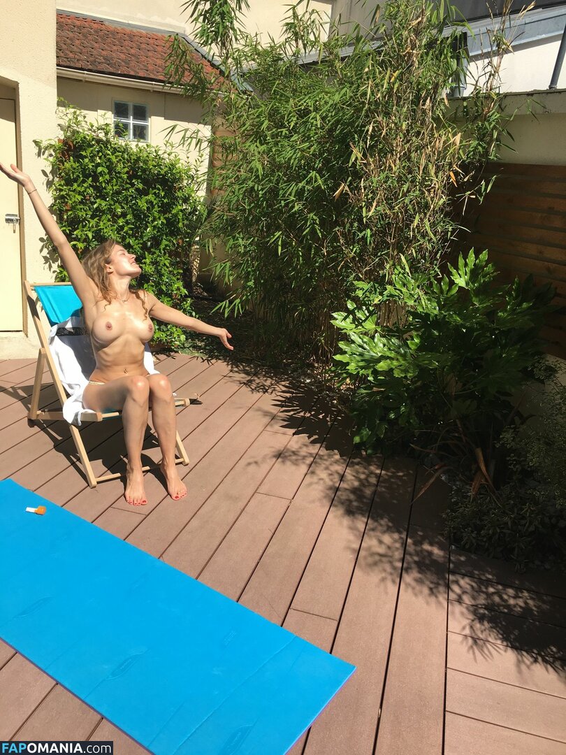 Elodie Fontan Naken Läckta Foto #6
