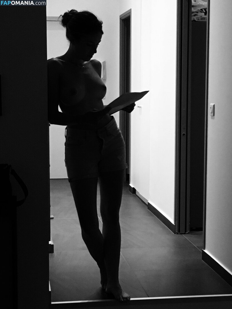 Elodie Fontan Naken Läckta Foto #11
