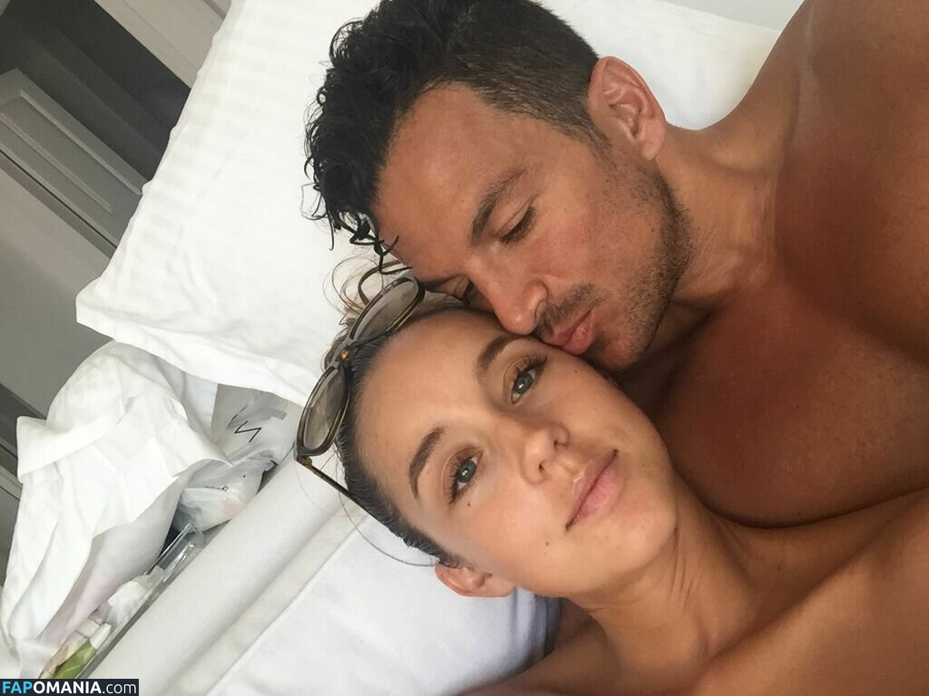 Emily Andrea Naken Läckta Foto #2