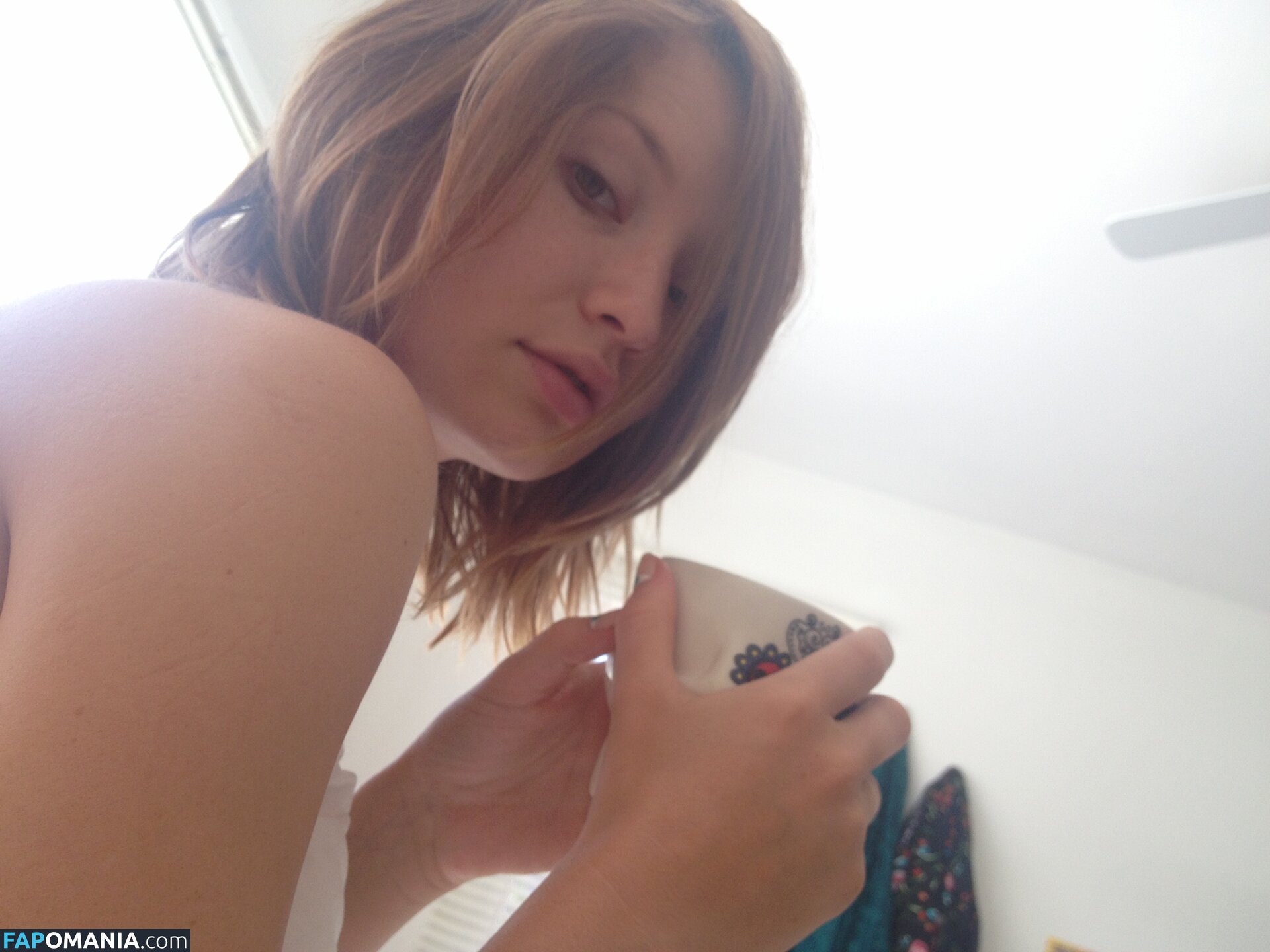 Emily Browning Naken Läckta Foto #13