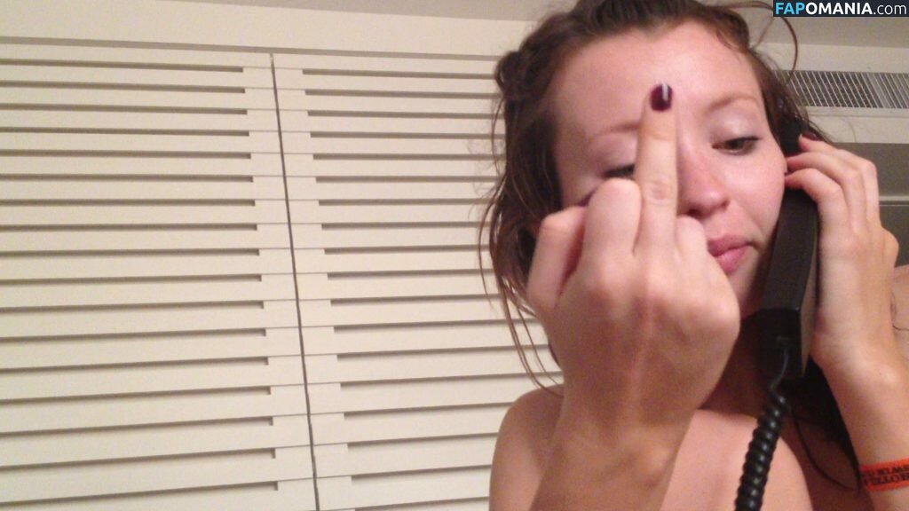 Emily Browning Naken Läckta Foto #36