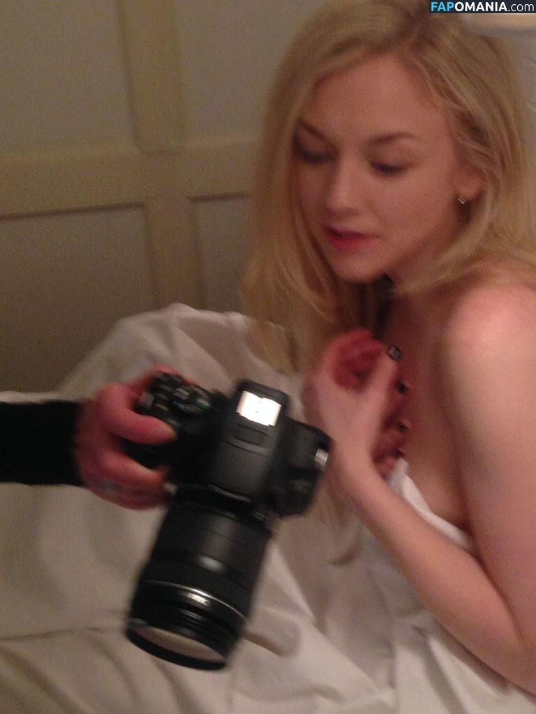 Emily Kinney Naken Läckta Foto #20