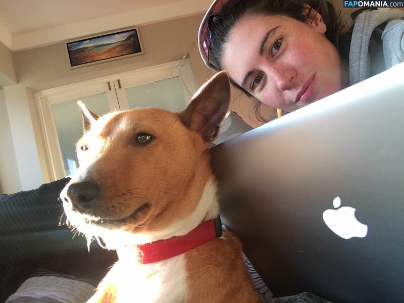 Emma Trott Naken Läckta Foto #6