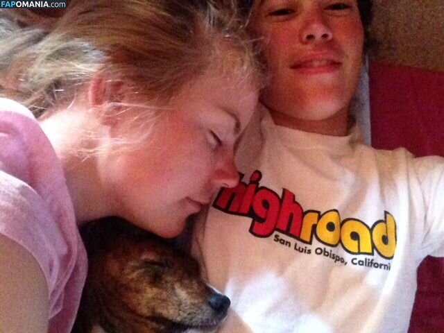 Emma Trott Naken Läckta Foto #7