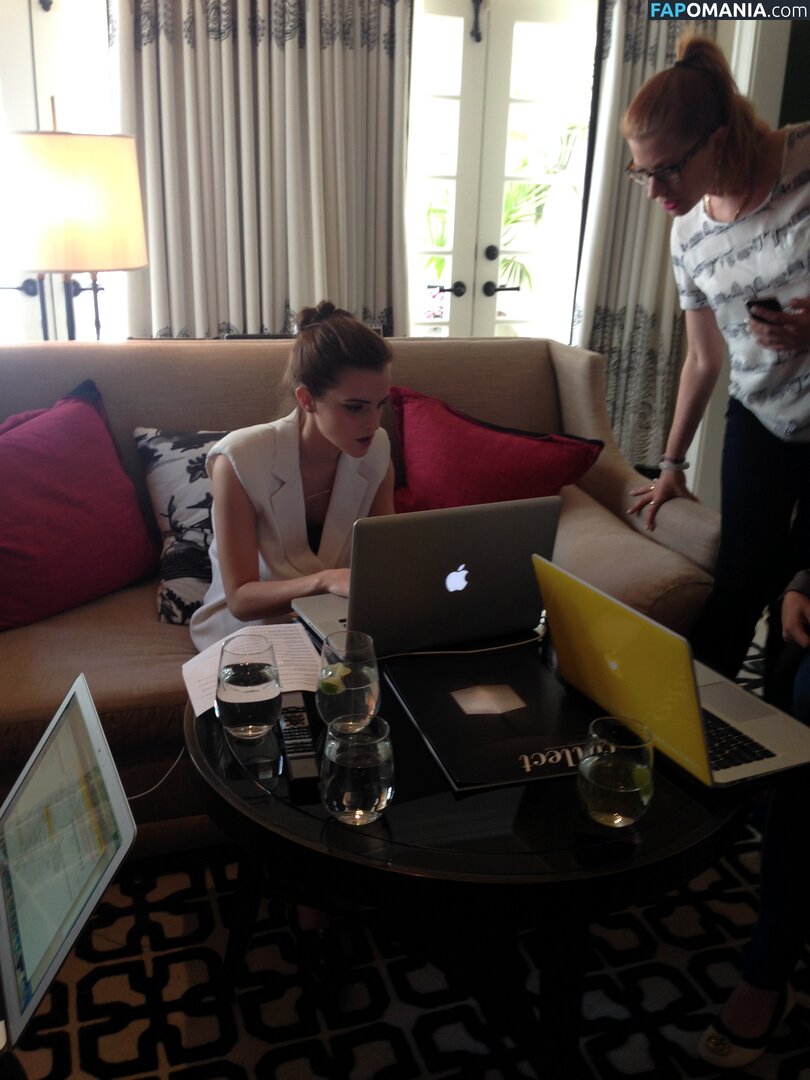 Emma Watson Naken Läckta Foto #113