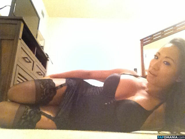 Gail Kim Naken Läckta Foto #7