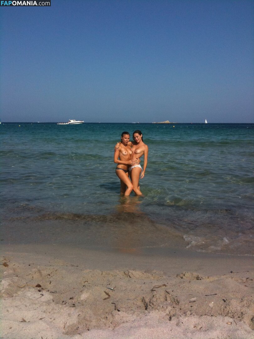 Hailey Gates And Paige Elkington Naken Läckta Foto #11