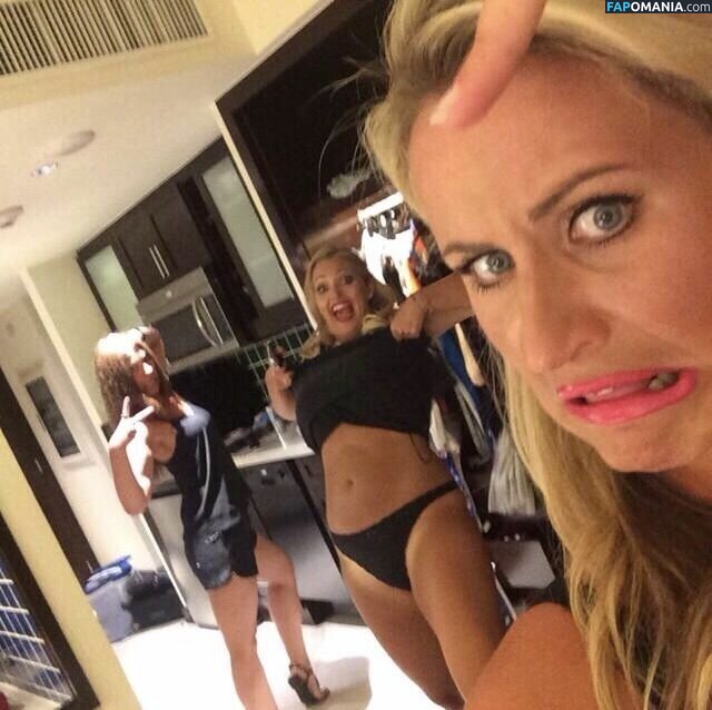 Hayley McQueen Naken Läckta Foto #5