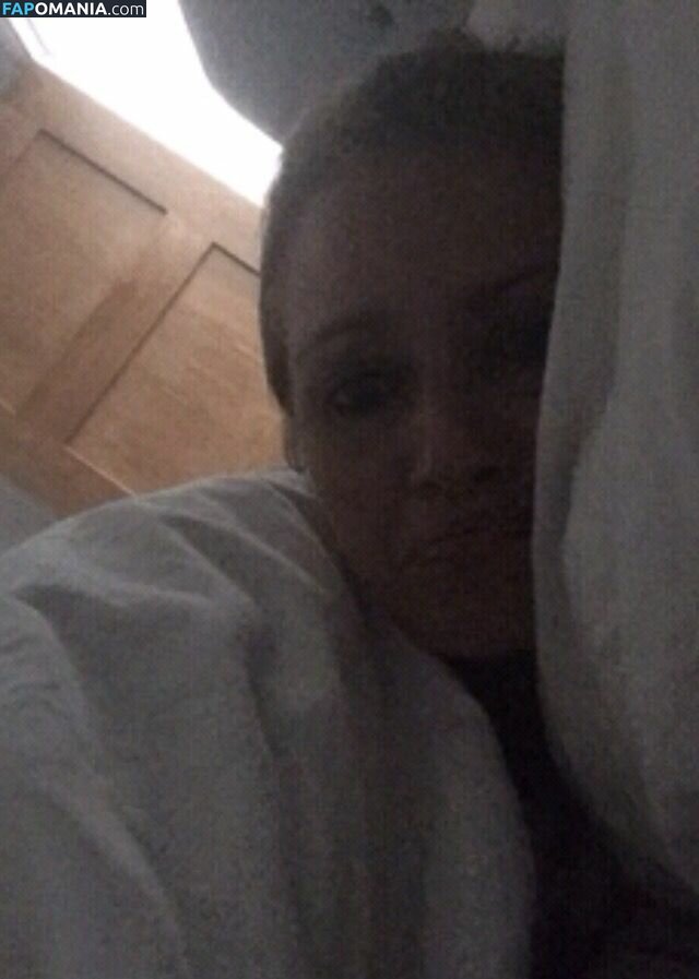 Hayley McQueen Naken Läckta Foto #17