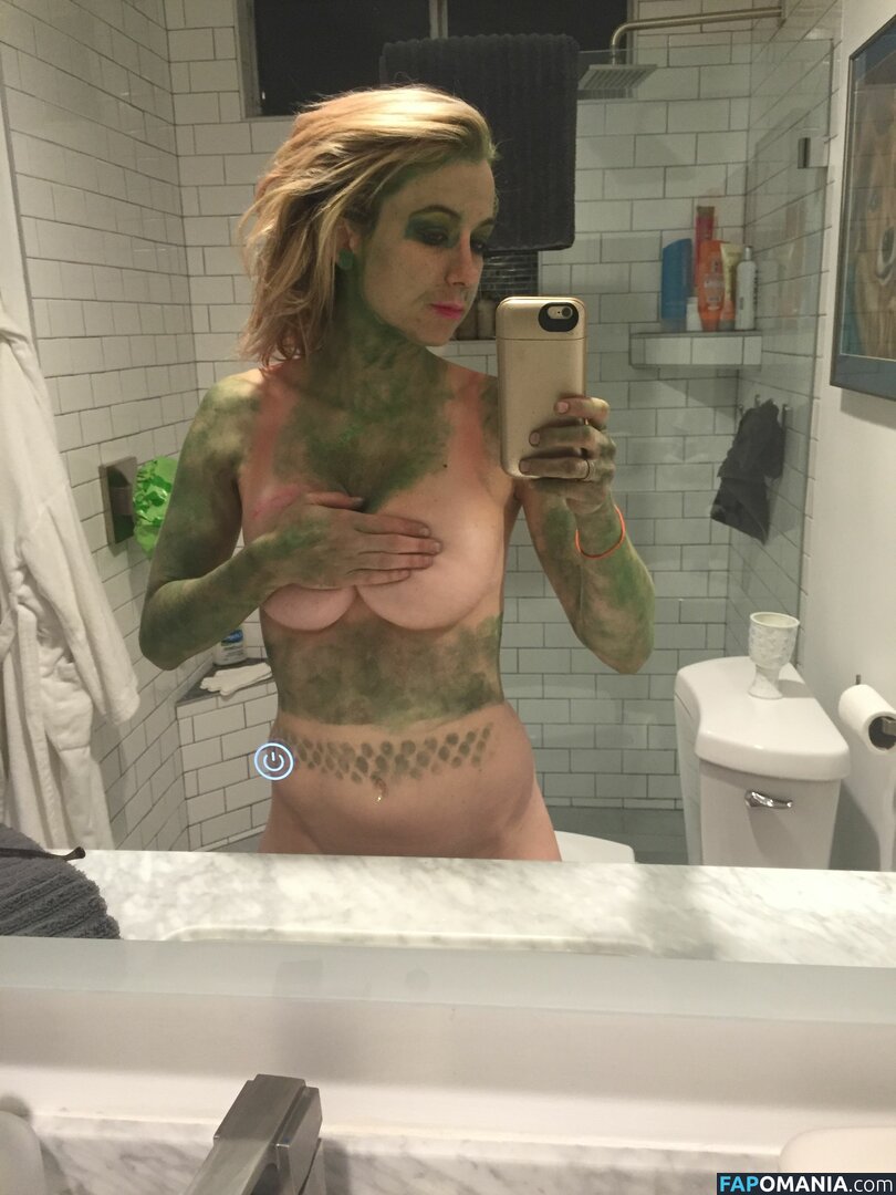 Iliza Shlesinger Naken Läckta Foto #16