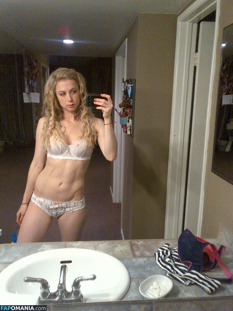 Iliza Shlesinger Naken Läckta Foto #60