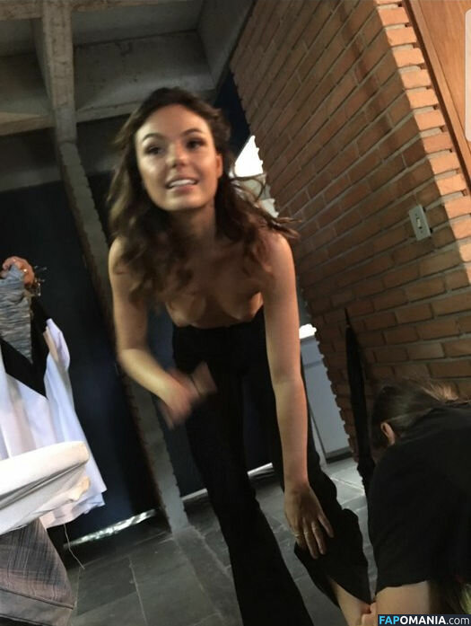 Isis Valverde Naken Läckta Foto #1