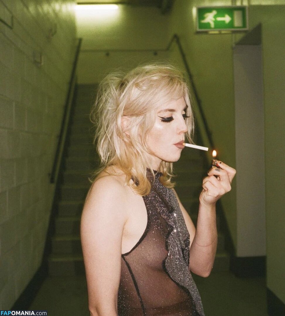 Izzy Phillips Naken Läckta Foto #13