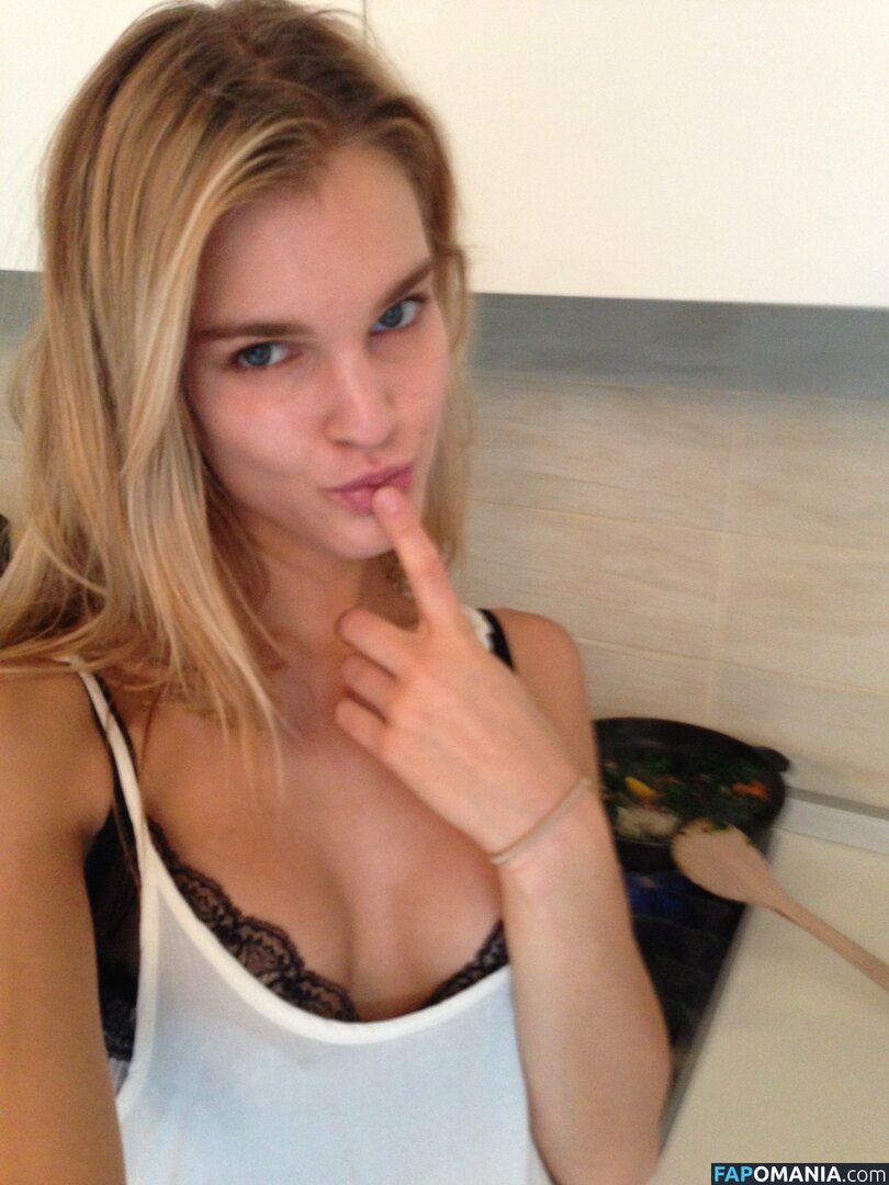 Joy Corrigan Naken Läckta Foto #3