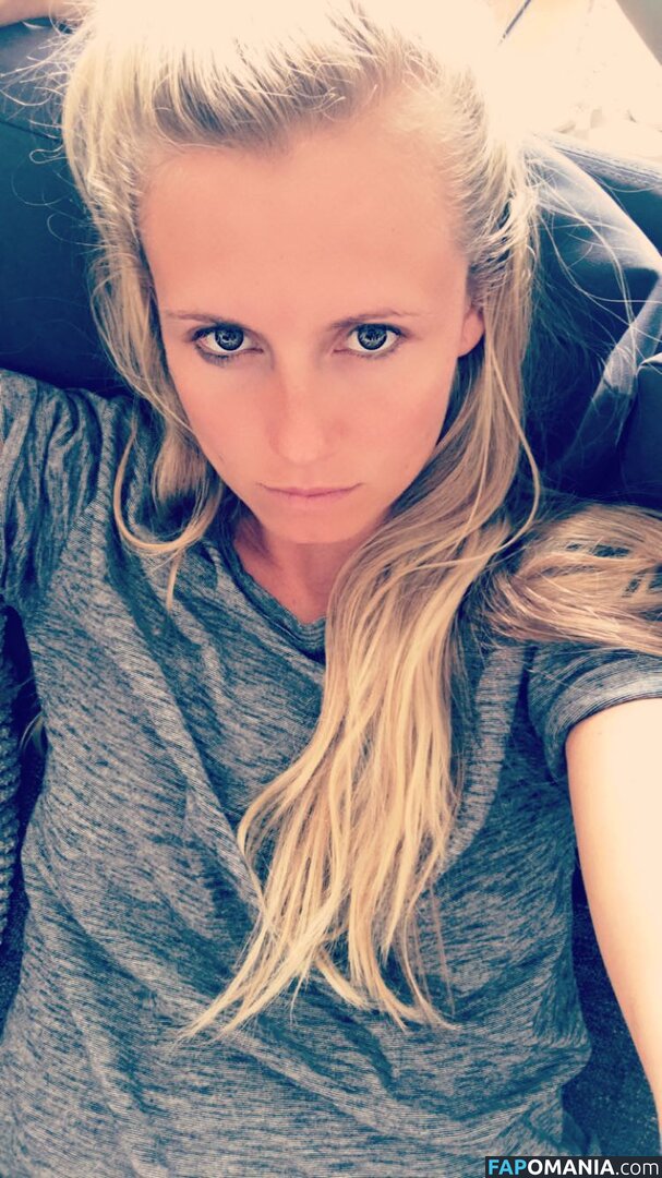 Julia Simic Naken Läckta Foto #20