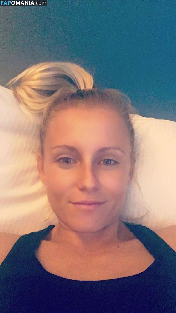 Julia Simic Naken Läckta Foto #54