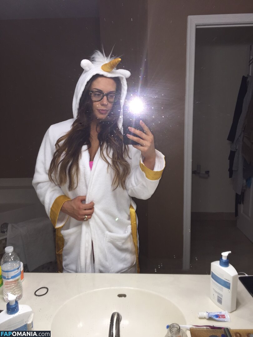 Kaitlyn WWE Naken Läckta Foto #72