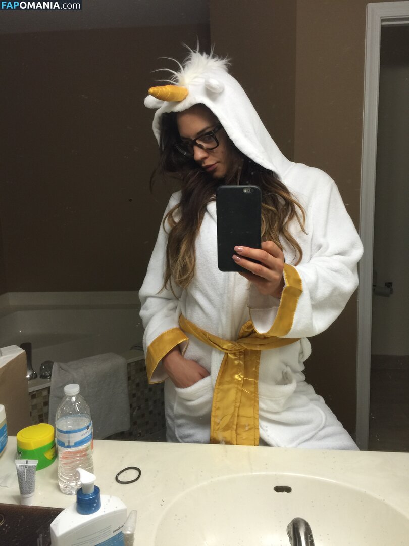 Kaitlyn WWE Naken Läckta Foto #75