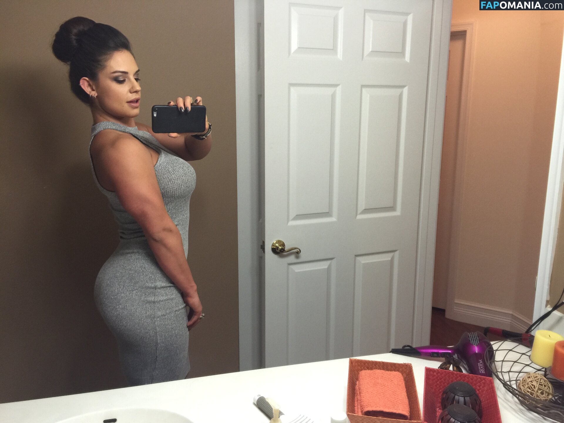 Kaitlyn WWE Naken Läckta Foto #137