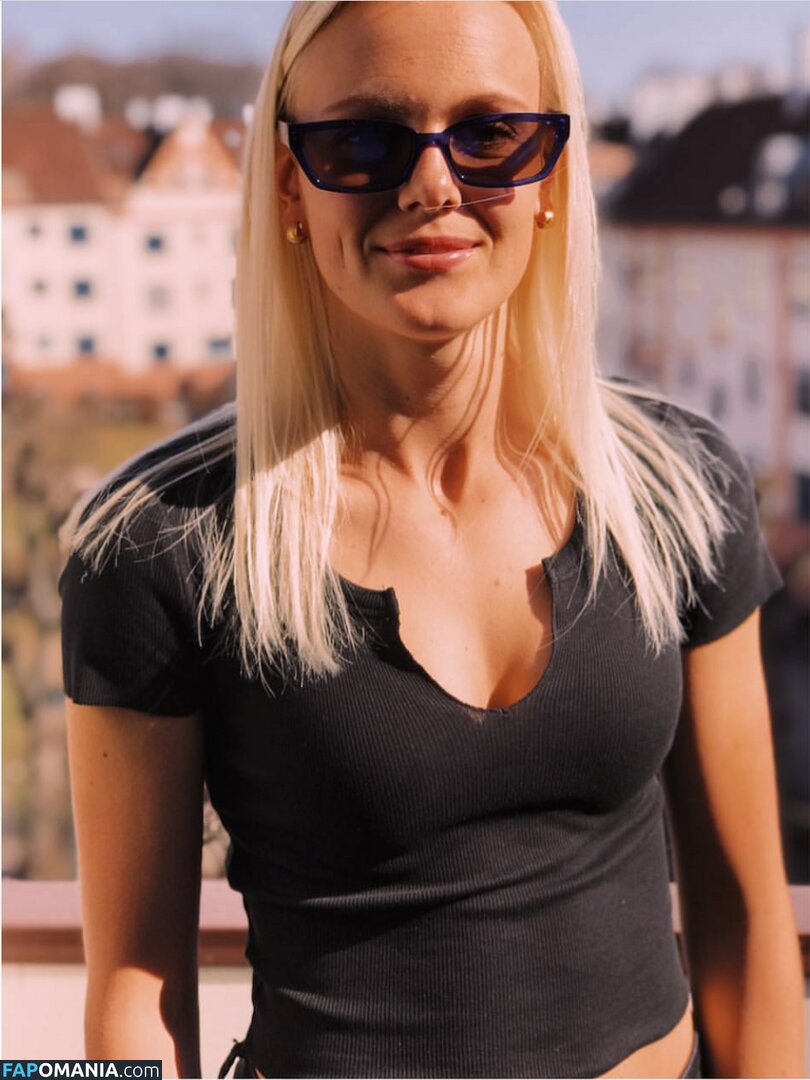 Karina SСvik Naken Läckta Foto #6