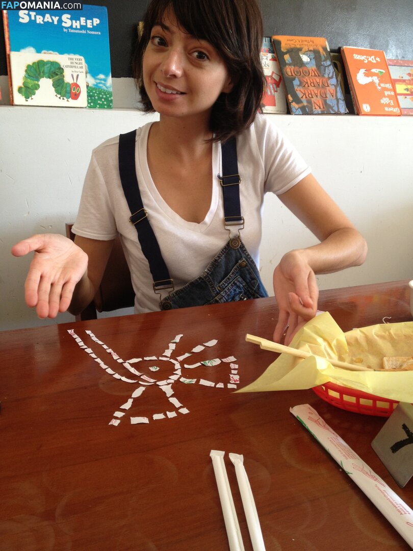 Kate Micucci Naken Läckta Foto #1