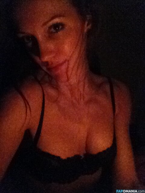 Katie Cassidy Naken Läckta Foto #7