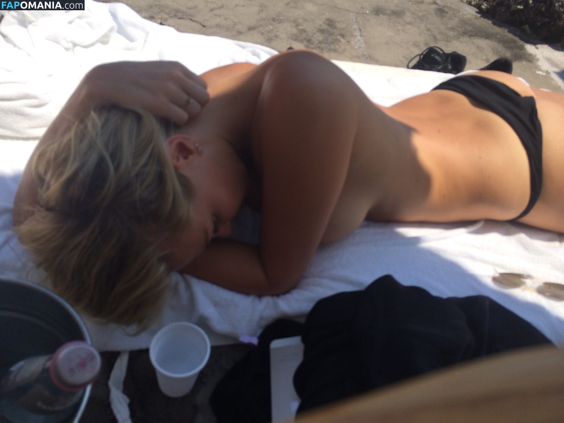 Lara Bingle Naken Läckta Foto #24