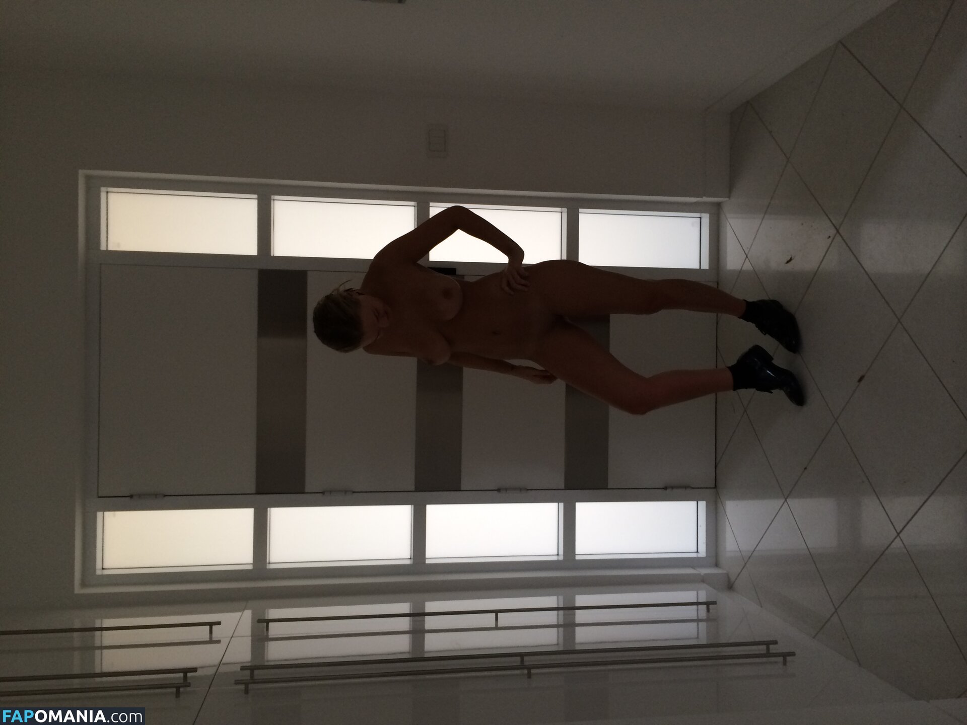 Lara Bingle Naken Läckta Foto #147