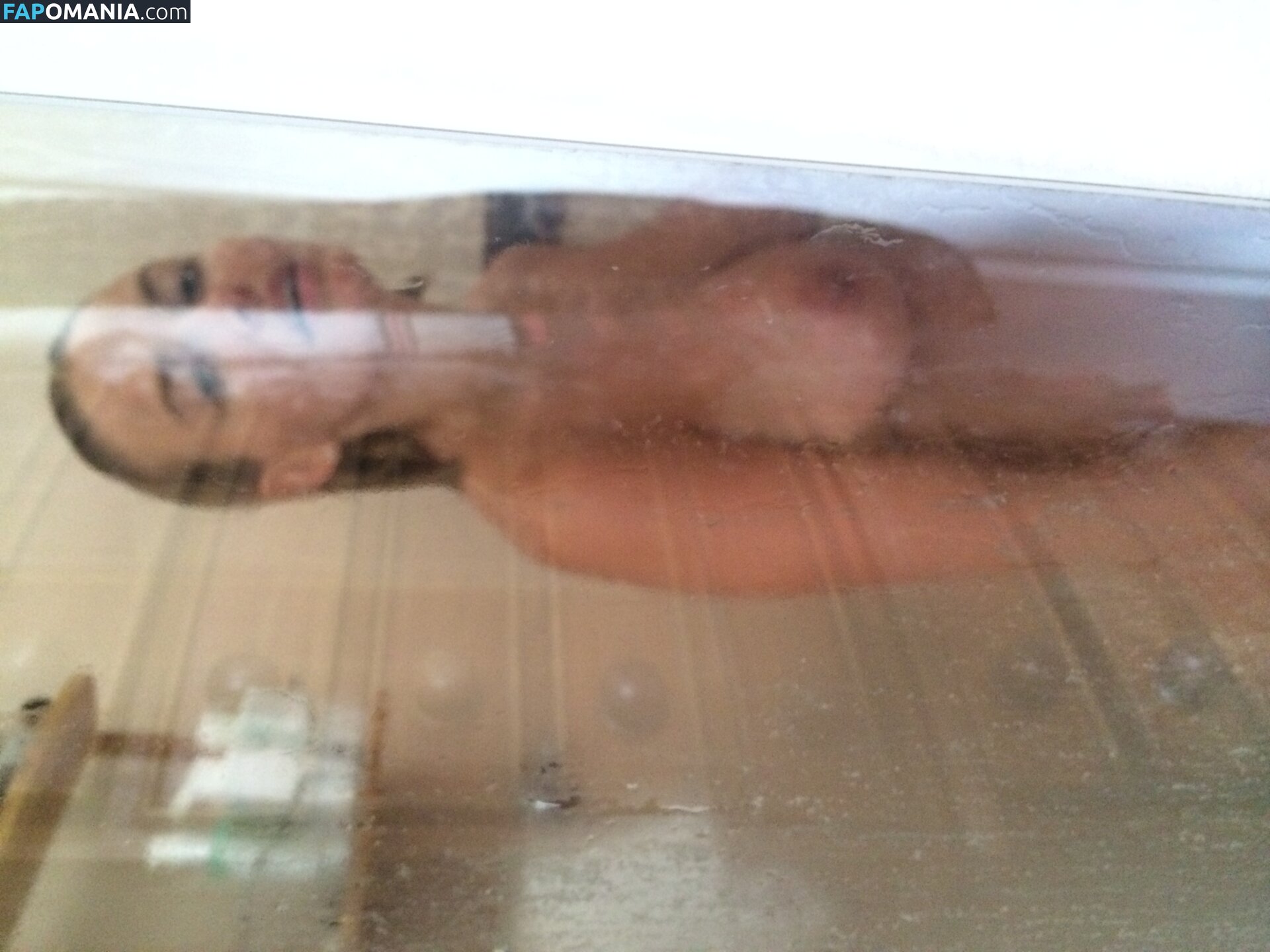 Lara Bingle Naken Läckta Foto #226