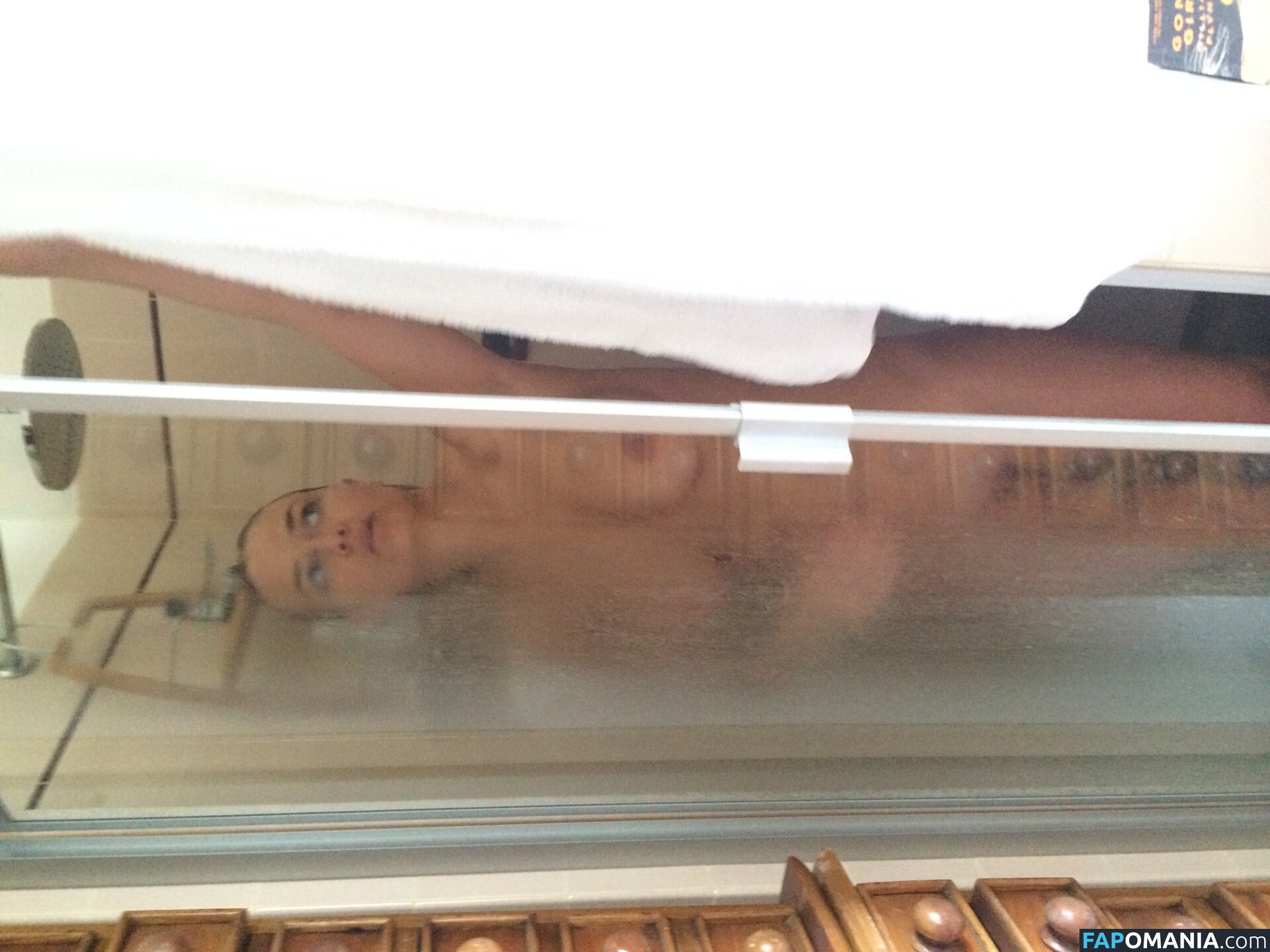 Lara Bingle Naken Läckta Foto #249