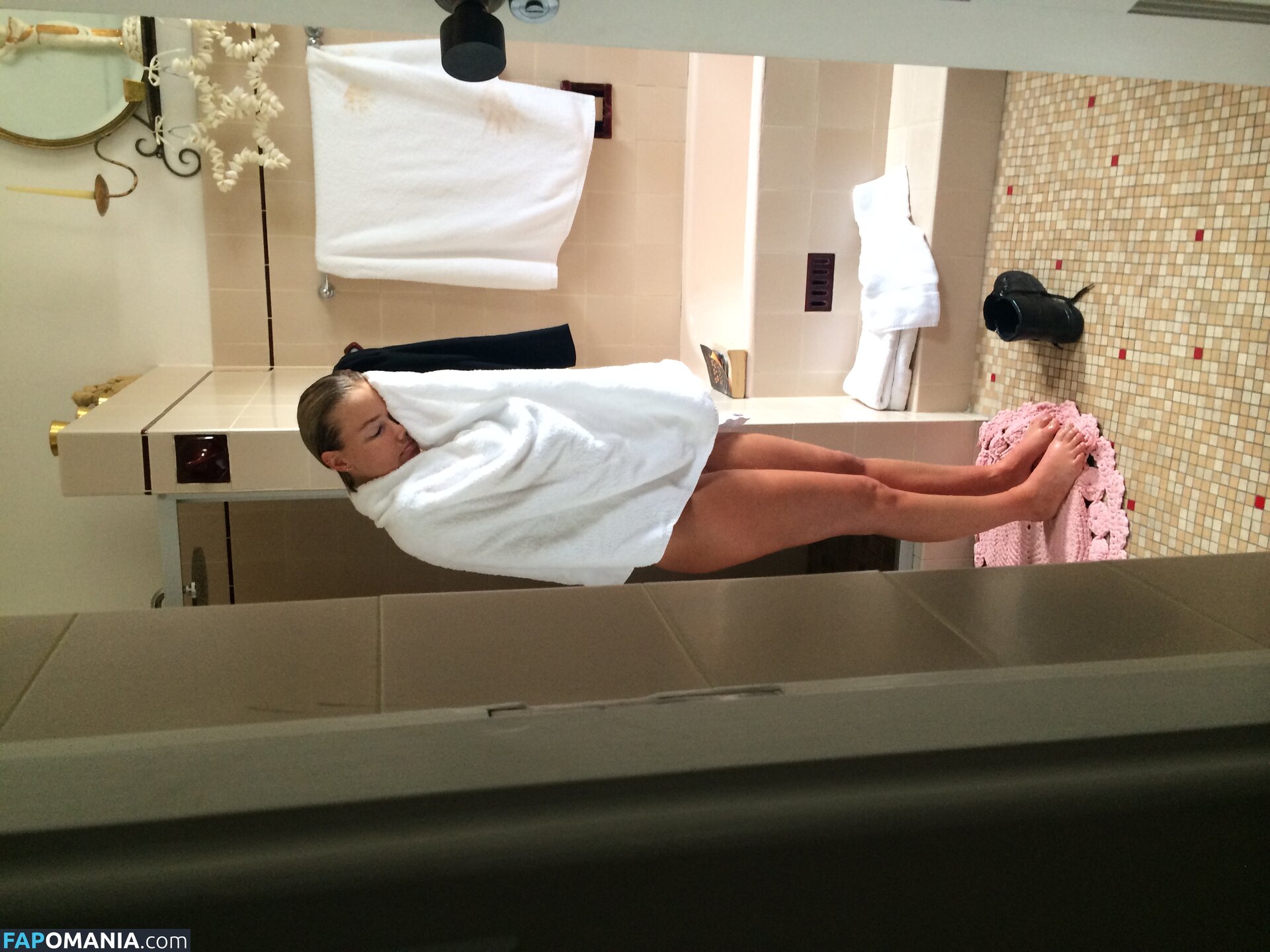 Lara Bingle Naken Läckta Foto #261