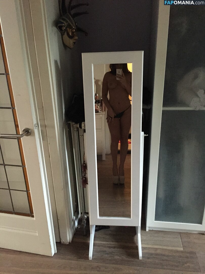 Laura Ponticorvo Naken Läckta Foto #12