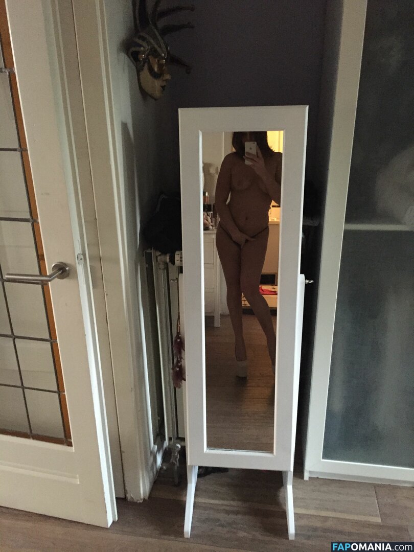 Laura Ponticorvo Naken Läckta Foto #13