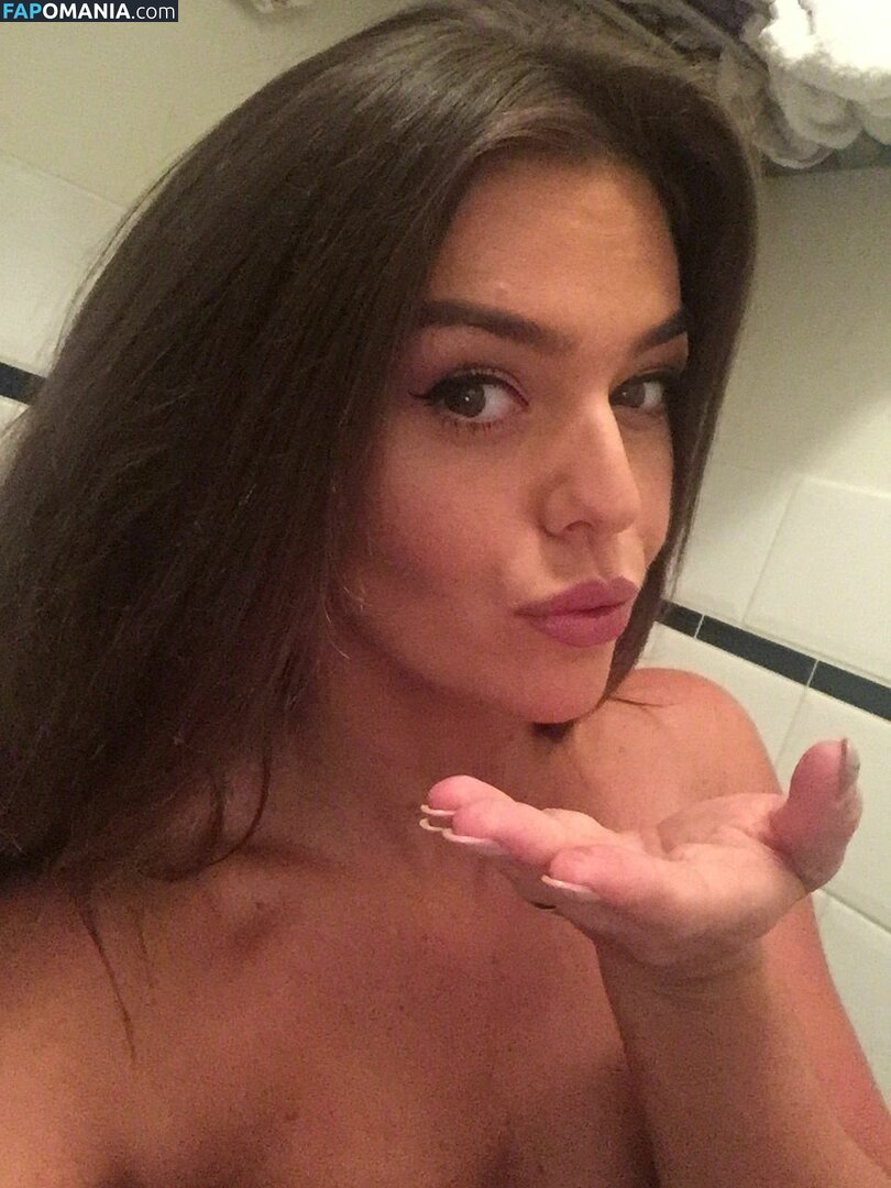 Laura Ponticorvo Naken Läckta Foto #15