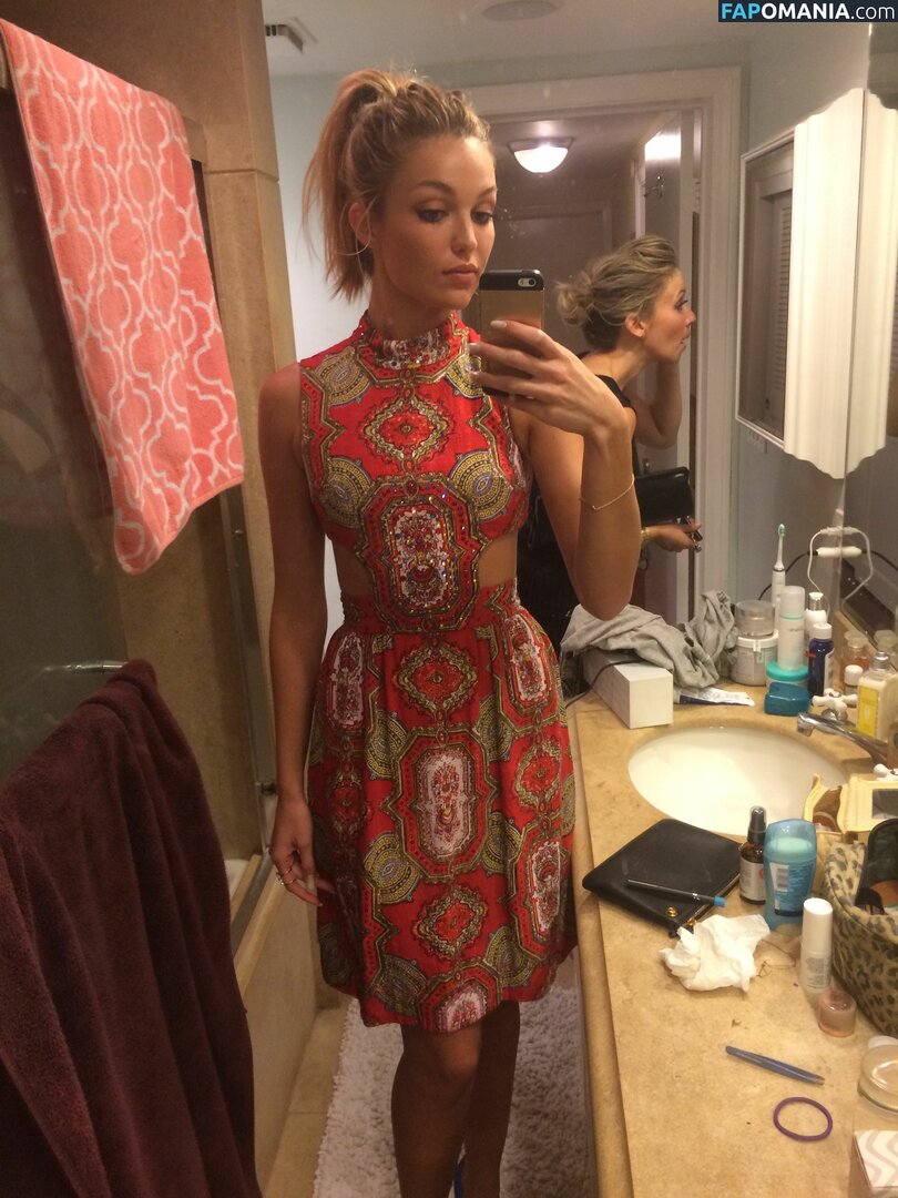 Lili Simmons Naken Läckta Foto #30