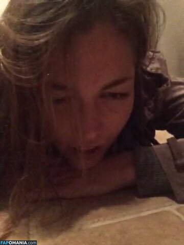 Lili Simmons Naken Läckta Foto #45