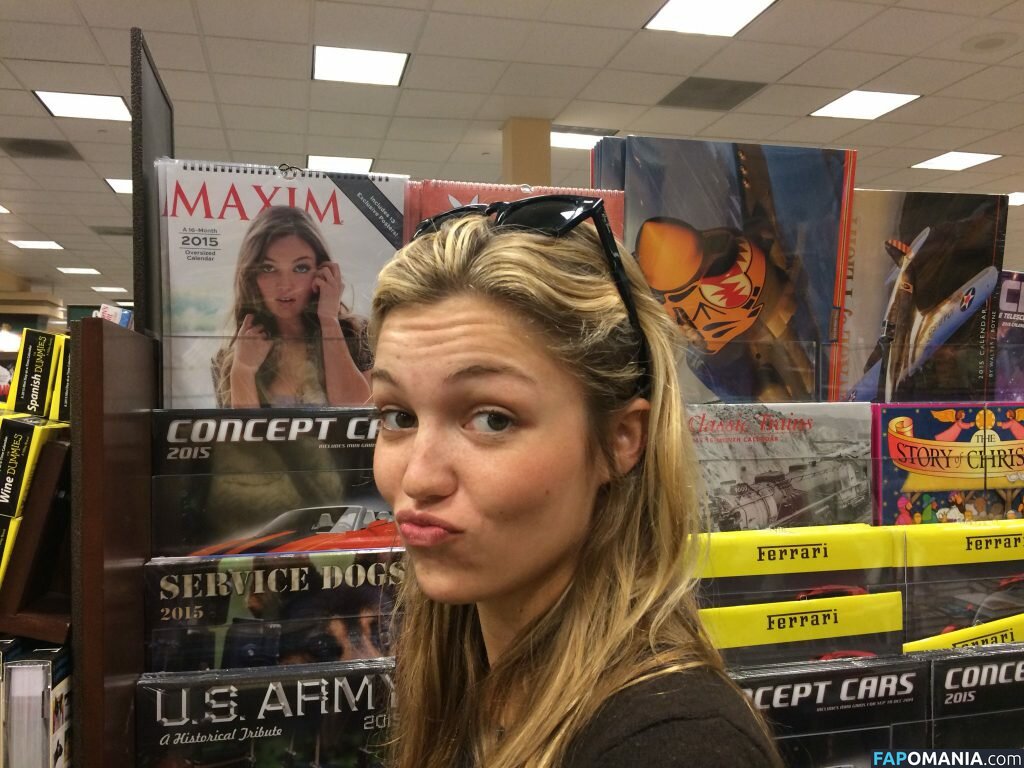 Lili Simmons Naken Läckta Foto #67