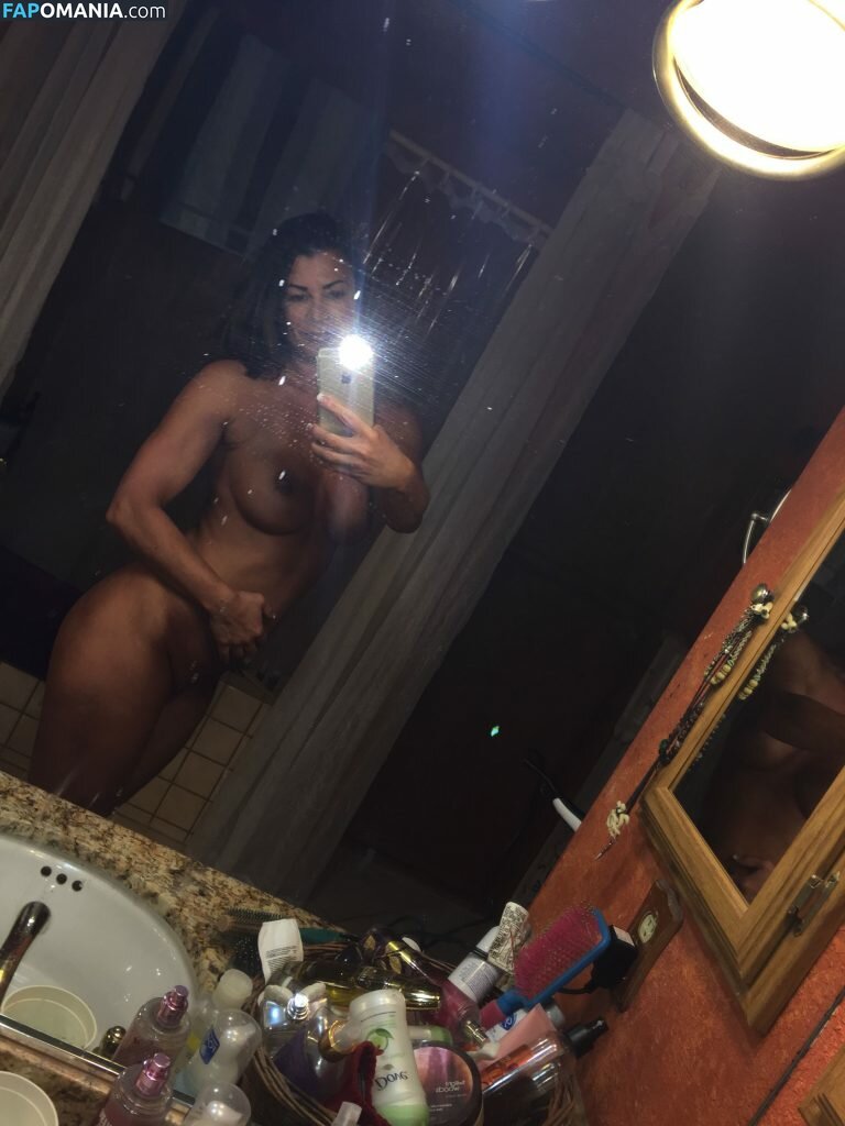 Lisa Marie Varon Naken Läckta Foto #17