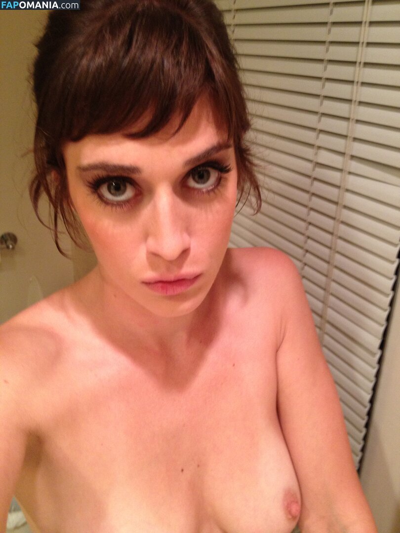 Lizzy Caplan Naken Läckta Foto #1