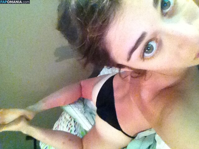 Lizzy Caplan Naken Läckta Foto #13