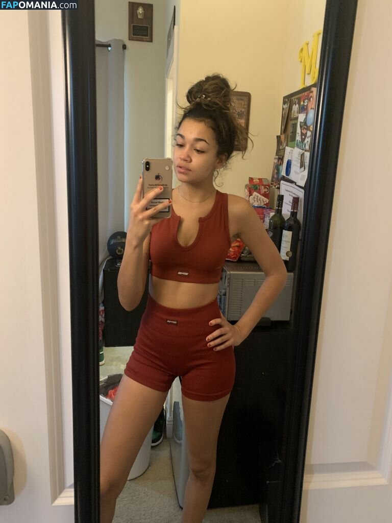 Madison Bailey Naken Läckta Foto #4