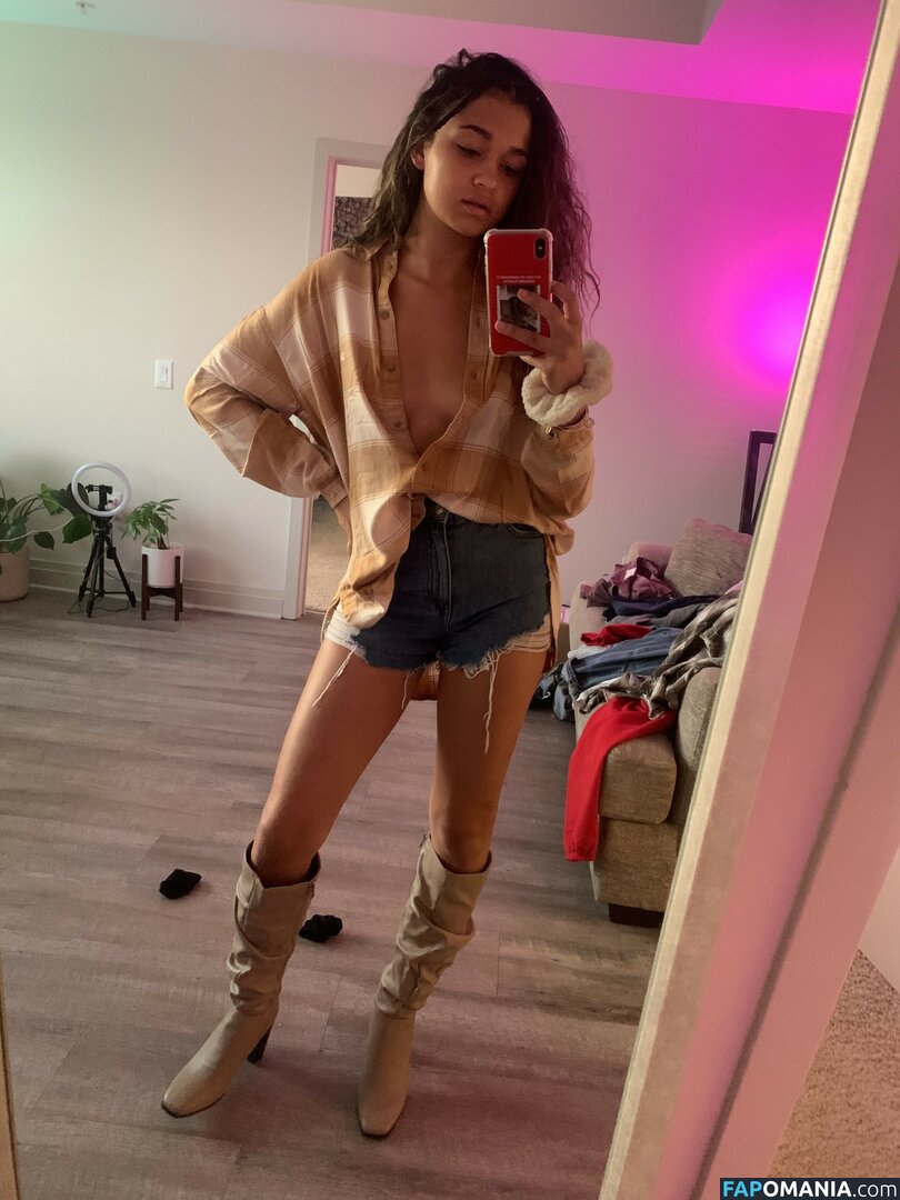 Madison Bailey Naken Läckta Foto #10